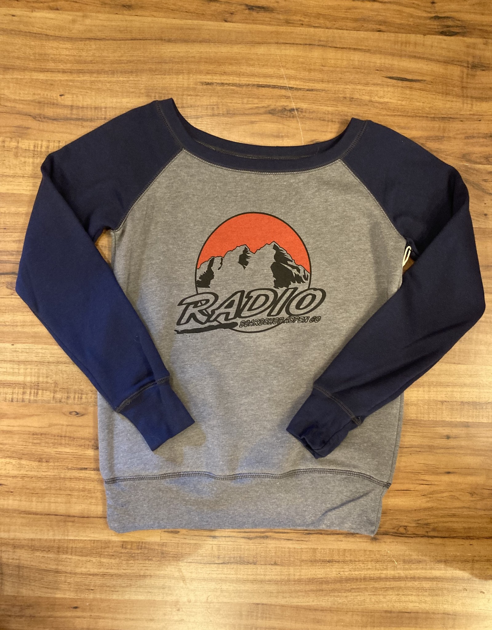 RADIO WOMEN'S BOAT NECK CREW