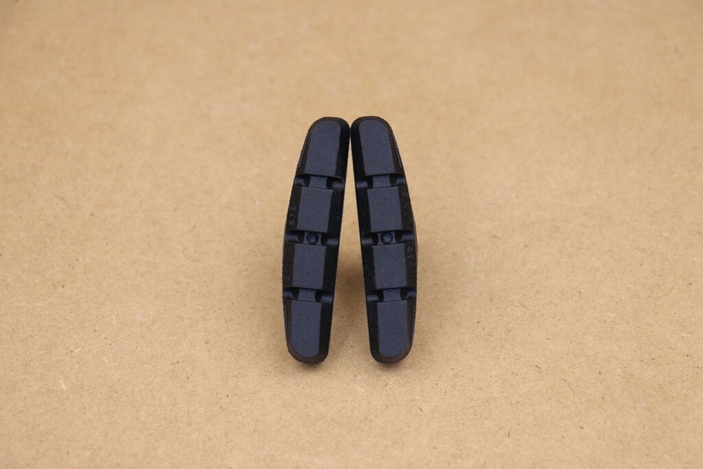 Generic SUNLITE All Weather BRAKE SHOES For V-BRAKE Threaded Center Post 70mm