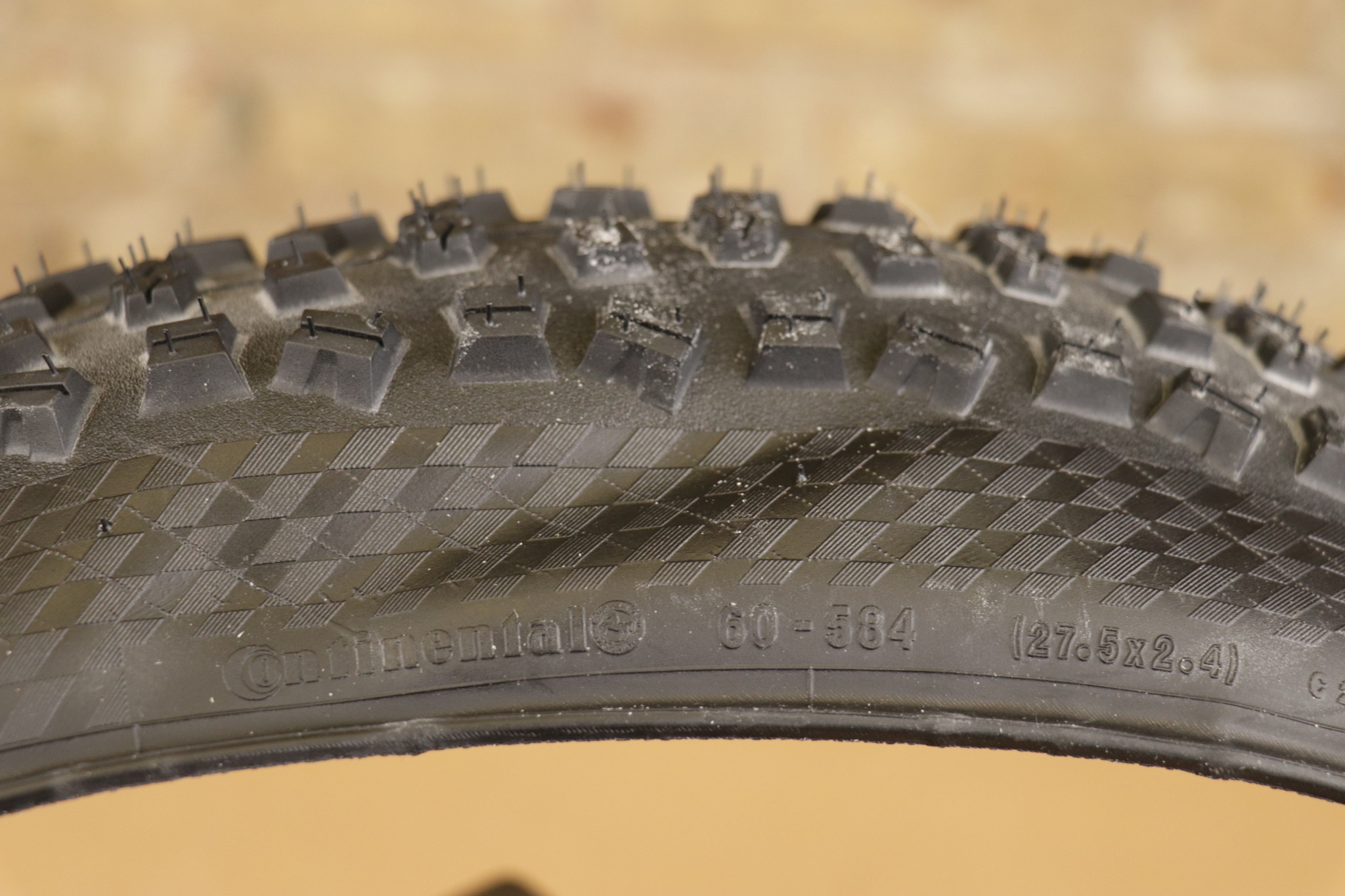 thumbnail image 2 of Continental Race King ProTection MTB Tire – 27.5 X 2.2, Tubeless, Tanwall, Folding 2 of 4