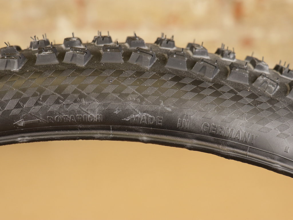 Continental Continental Mountain King 27.5 x 2.4 ProTection Tubeless Mountain Bicycle Tire