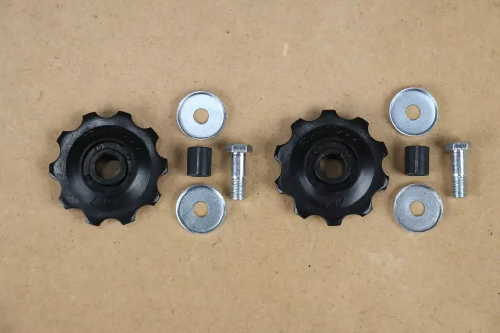 TWO) Sunrace Jockey Pulleys Compat. w/ Campagnolo 930/A