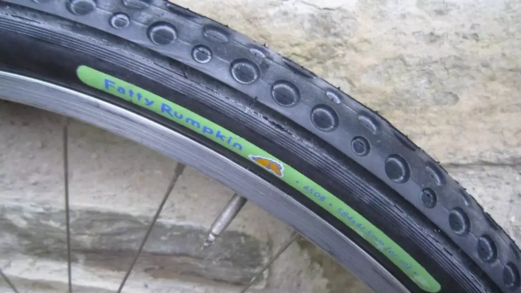 Rivendell Rivendell Fatty Rumkin 27.5 / 650B x41.5 Bicycle Tire, Black