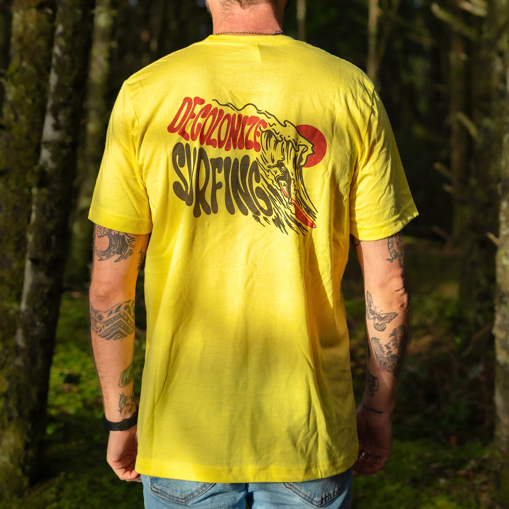 mułaa mulaa decolonize surfing t-shirt