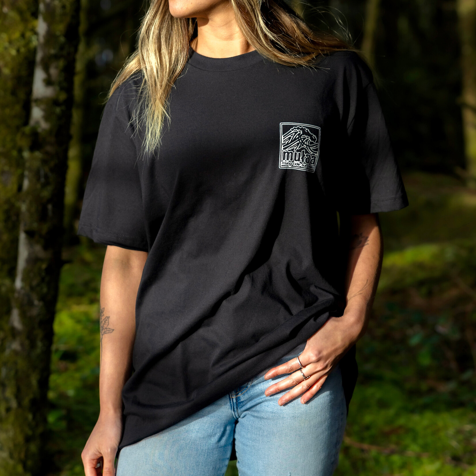 mułaa rising tides surf breaks t-shirt