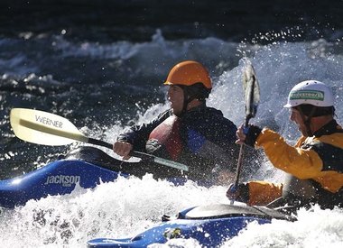 Course à pied sur la rivière et plus