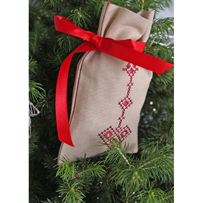 UNDER THE TREE EMBROIDERY PATTERN