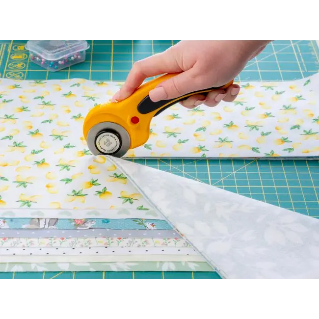 45 mm Deluxe Ergonomic Rotary Cutter - Yellow
