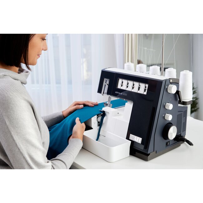 admire™ air 6000 Air-Threading Coverlock Machine