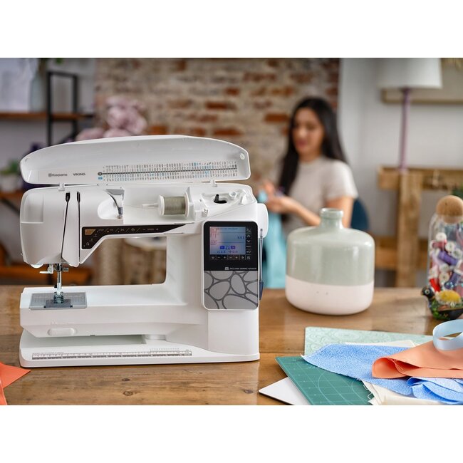 OPAL™ 690Q Sewing Machine