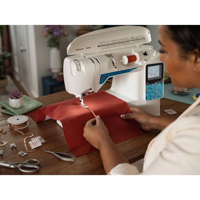 OPAL™  670 Sewing Machine