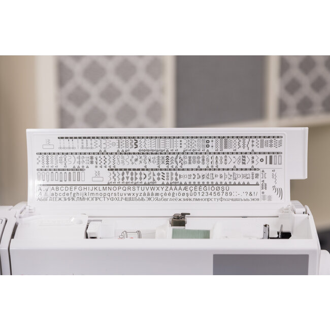 Quantum Stylist™ 9960 Sewing Machine