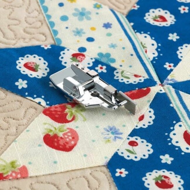 1/4" piecing foot w/ guide for Brother