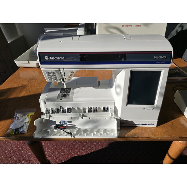 Previously Owned Husqvarna Viking Designer I