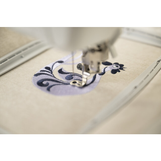 DESIGNER QUARTZ™ 29 Sewing & Embroidery Machine