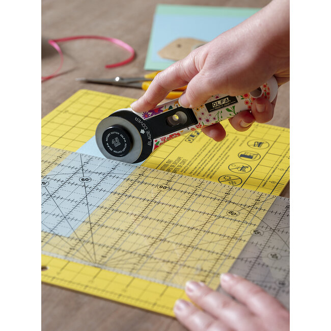 Blooming Garden Handle 45mm Rotary Cutter