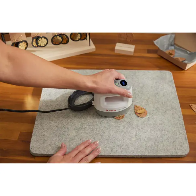 MOMENTO™ Mini Press