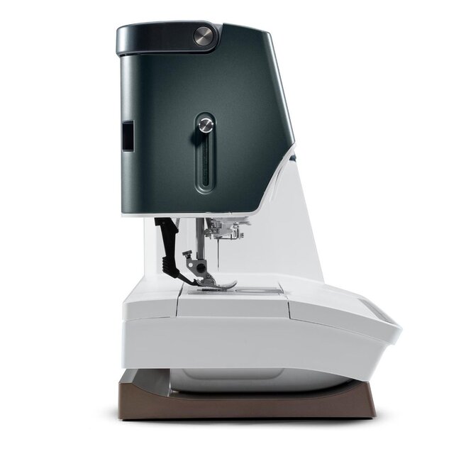 creative expression™ 750 Sewing & Embroidery Machine