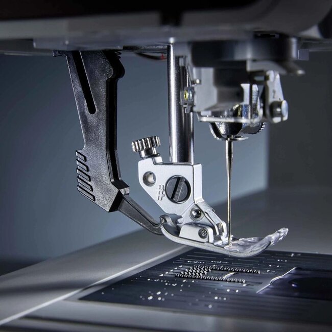 expression™ 715 sewing machine