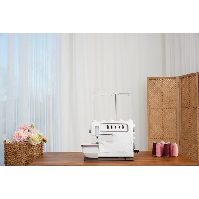 AMBER™  Air S|500 Coverlock Machine