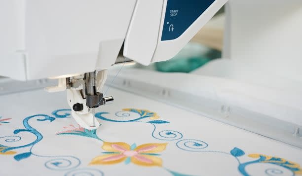 Husqvarna Démo Husqvarna couture et broderie Designer Sapphire 85
