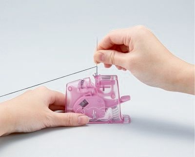 Clover Needlecraft Inc. Quick desk needle threader