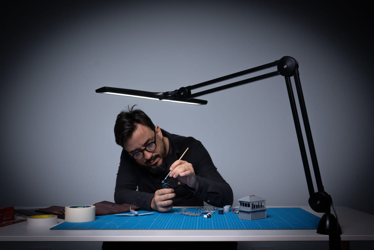 Daylight Lampe de table Lumi noir satiné