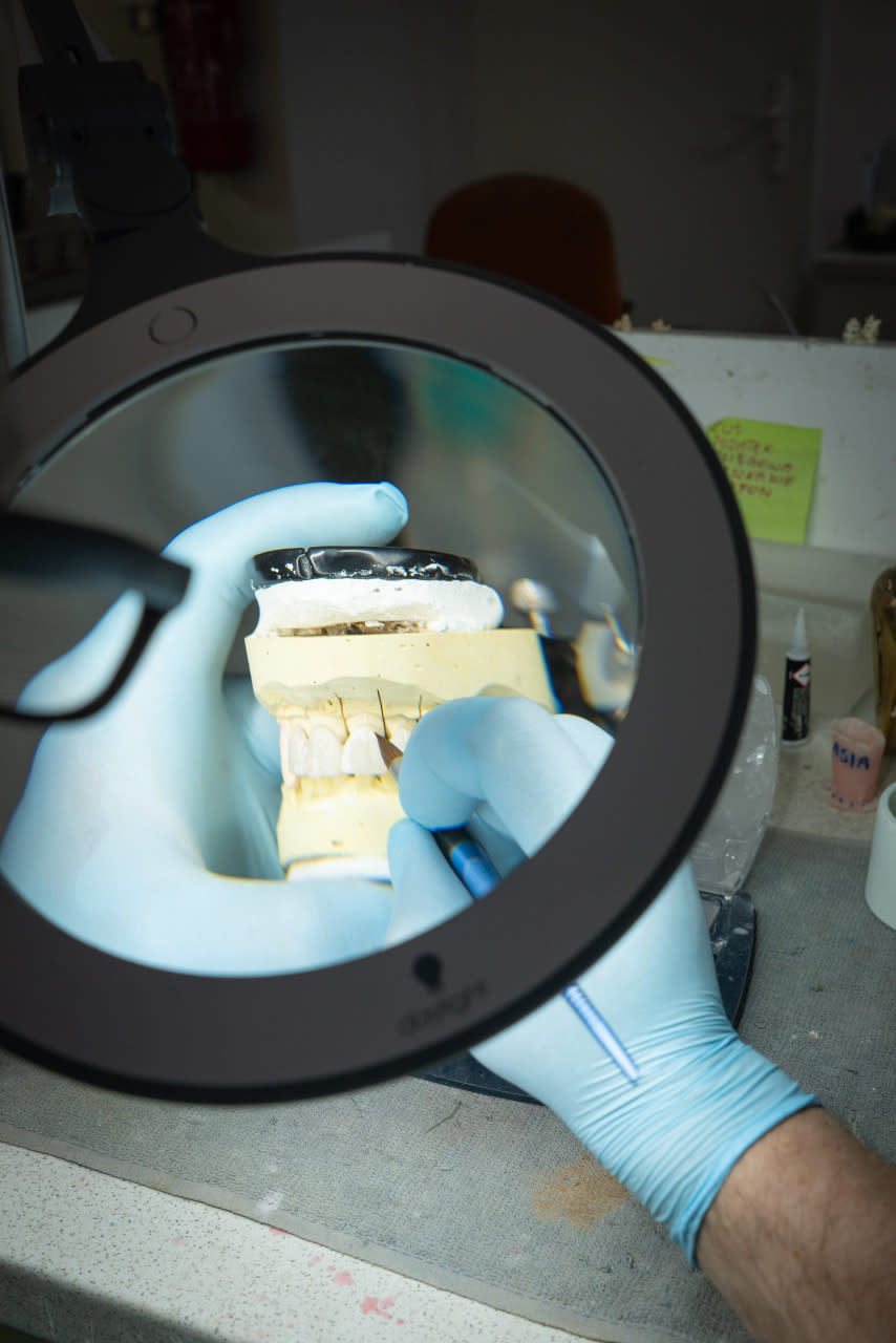 Daylight iQ Magnifier