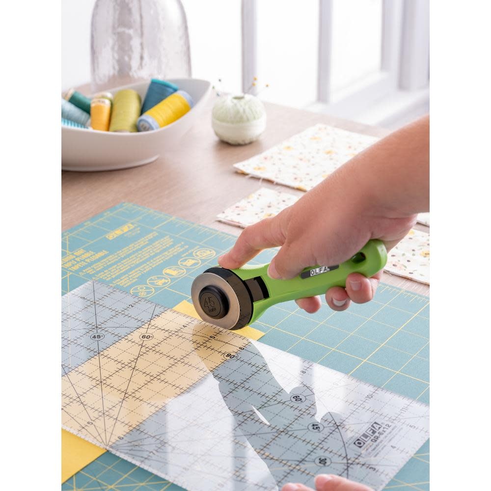 Olfa OLFA® RTY-2C/LGR - SplashTM Handle Rotary Cutter 45mm - Lime Green ( preorder )hTM - vert lime ( pré-commande )
