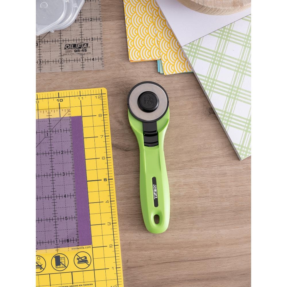 Olfa OLFA® RTY-2C/LGR - SplashTM Handle Rotary Cutter 45mm - Lime Green ( preorder )hTM - vert lime ( pré-commande )