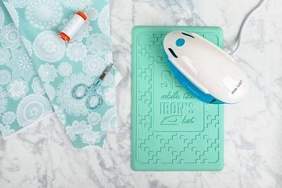 It's Sew Emma Repose-fer en silicone Sew Hot
