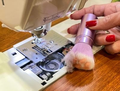 Quilt in a Day Paw Lint Brush