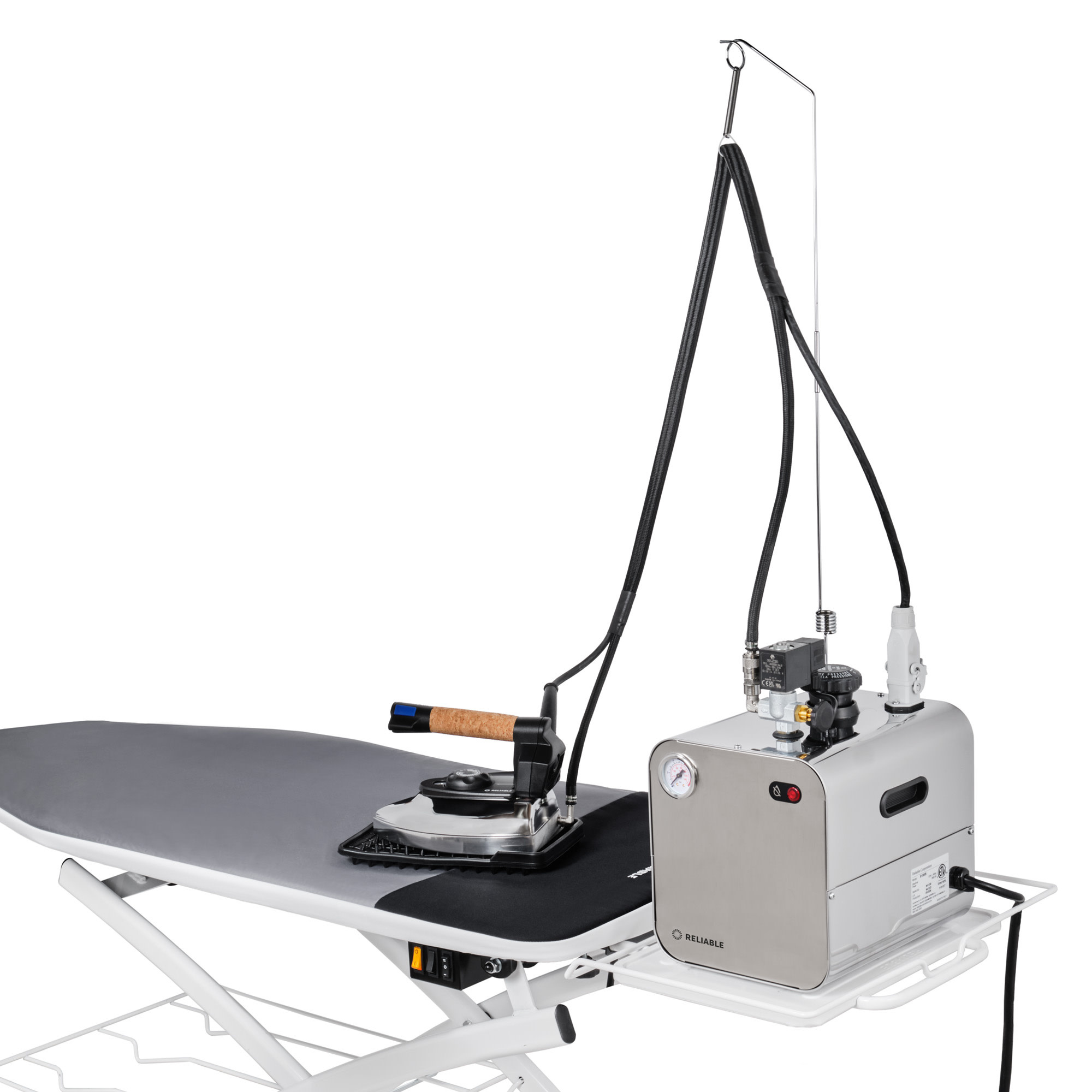 Reliable Planche à repasser Reliable avec aspiration 600VB