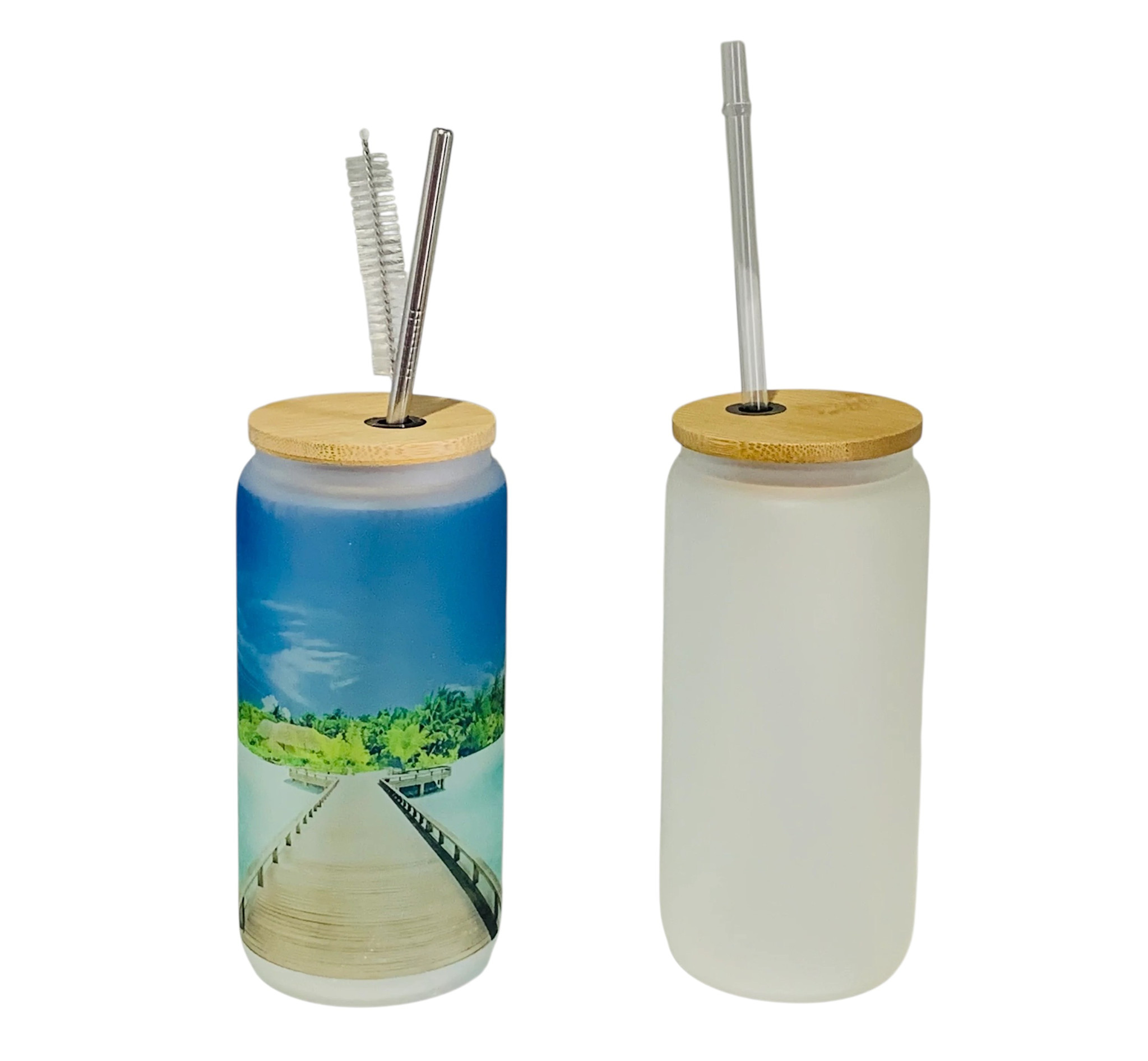 Pénélope Frosted 16 oz glass with bamboo lid, plastic and metal straws, and cleaning brush. Reinforced packaging.