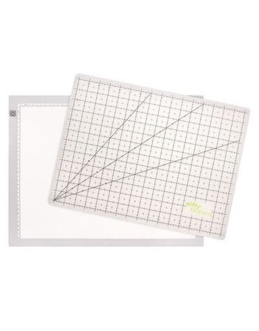 Nifty Notions Nifty Notions Trace & Trim Studio Lightbox is an ultra-thin LED light box combined with a cutting mat
