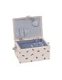 HOBBY GIFT HOBBY GIFT Panier couture moyen - 25 cm x 19 cm x 15 cm (10In. x 7 1/2In. x 5 3/4In.) - Abeille brodé sur le couvercle