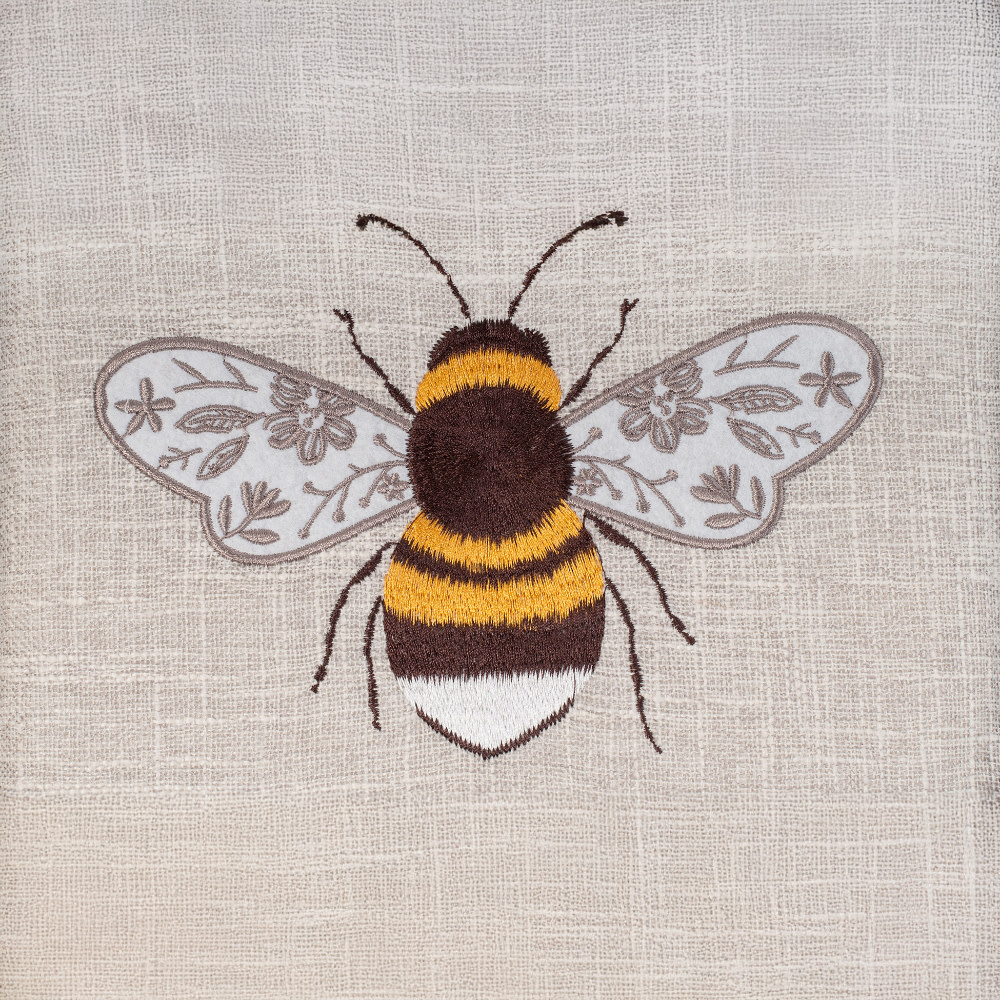 HOBBY GIFT HOBBY GIFT Medium Sewing Basket - 25 cm x 19 cm x 15 cm (10In. x 7 1/2In. x 5 3/4In.) - Embroidered Bee on lid