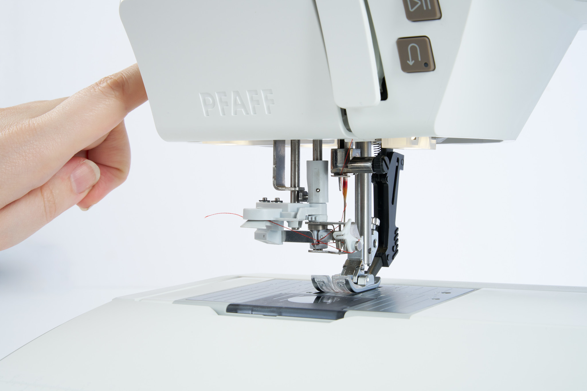 Pfaff Pfaff sewing and embroidery Créative Elevate 680