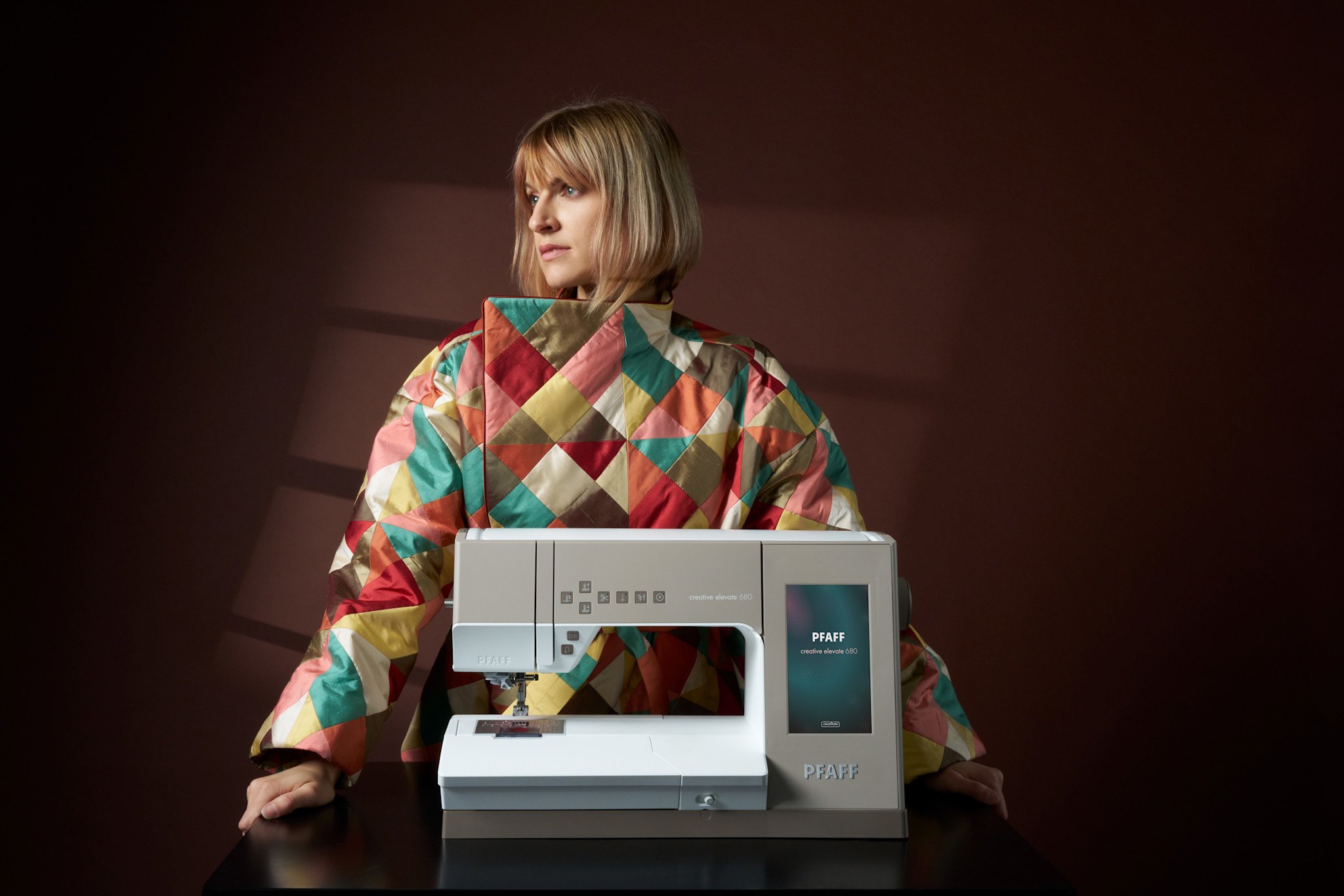 Pfaff Pfaff couture Créative Elevate 680