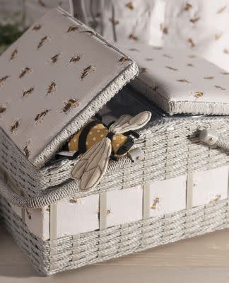 HOBBY GIFT Pincushion 1in x 5 in x 4 in Bee