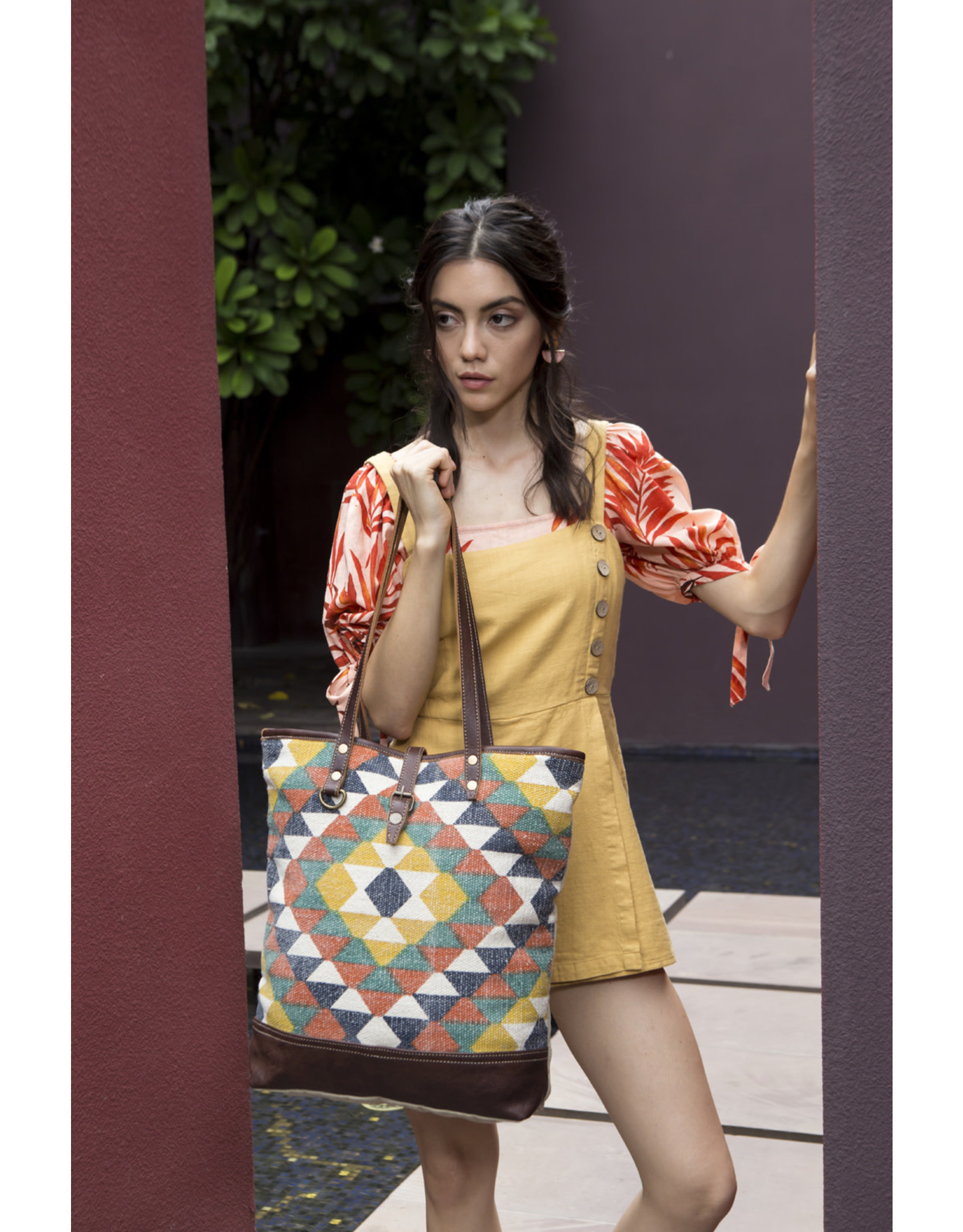 myra tote bag