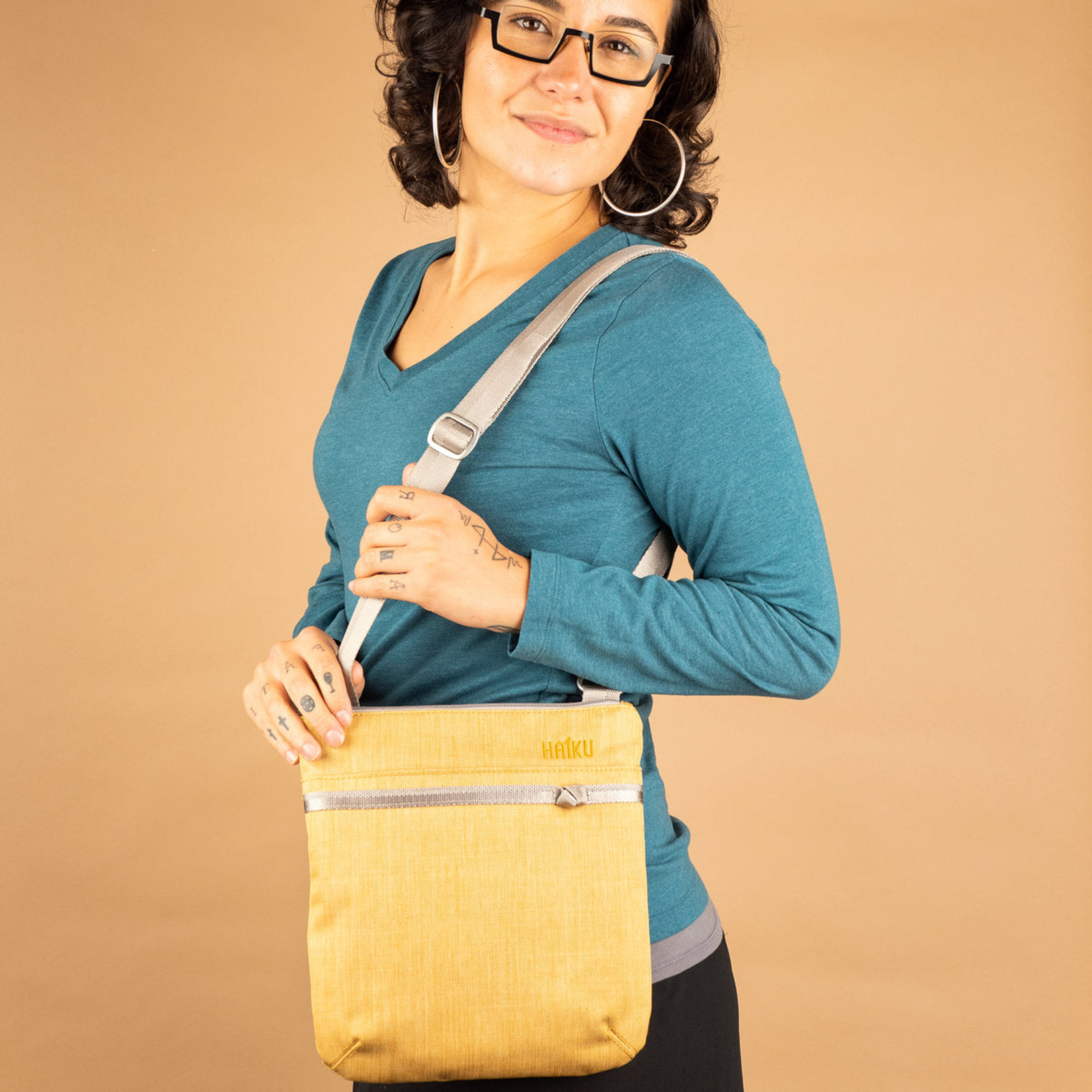 Haiku Revel Crossbody - Honeycomb 2026