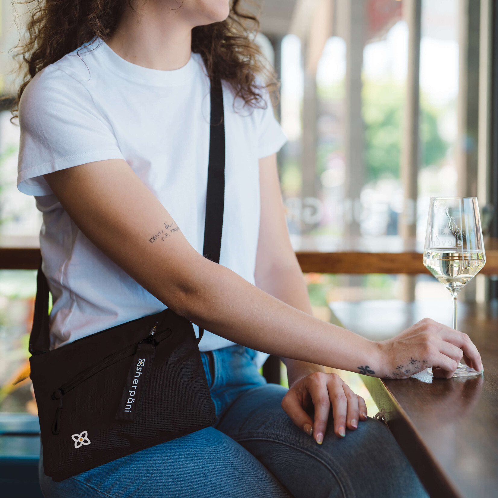 Zoom Crossbody - Raven