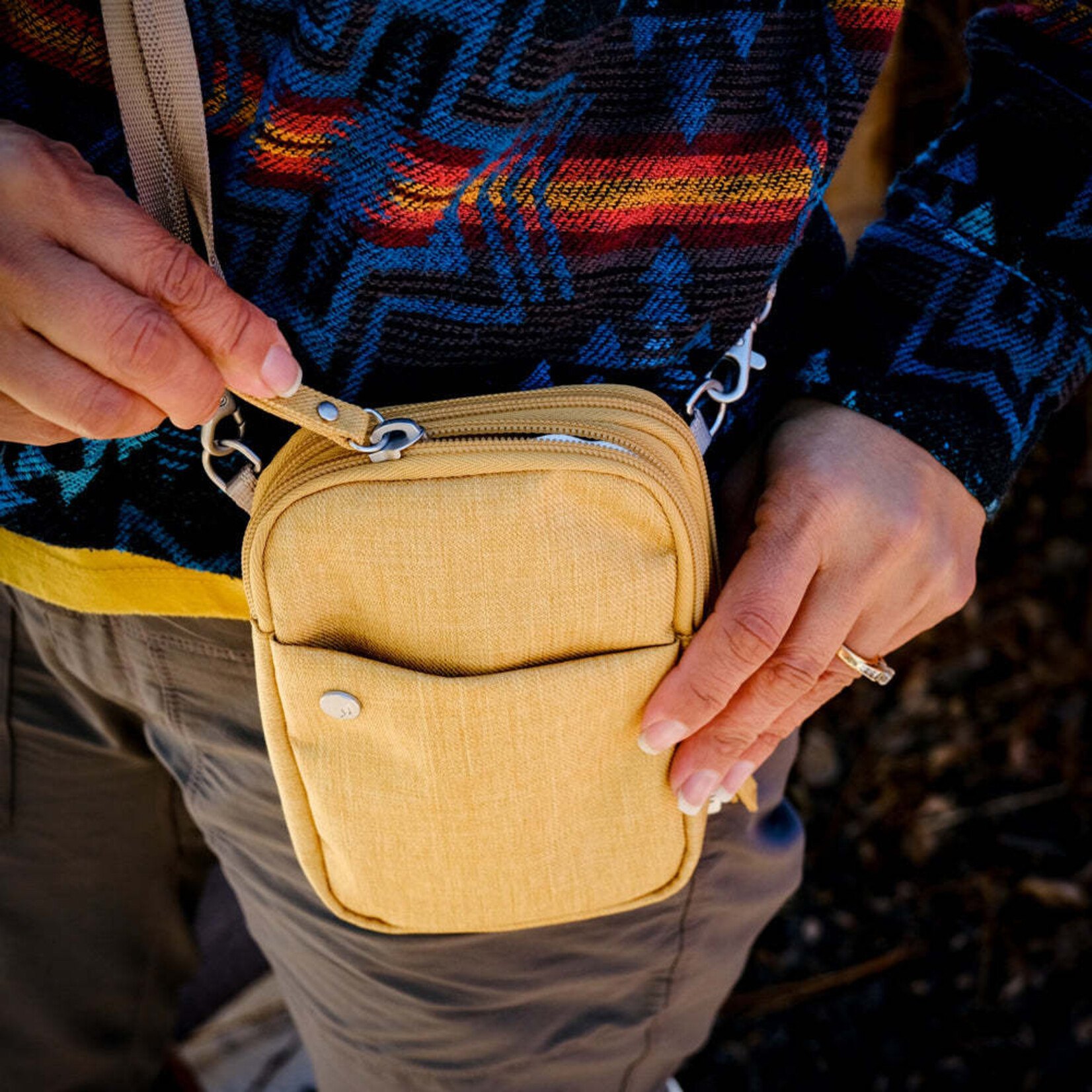 Haiku Endeavor Pouch - Black in Bloom