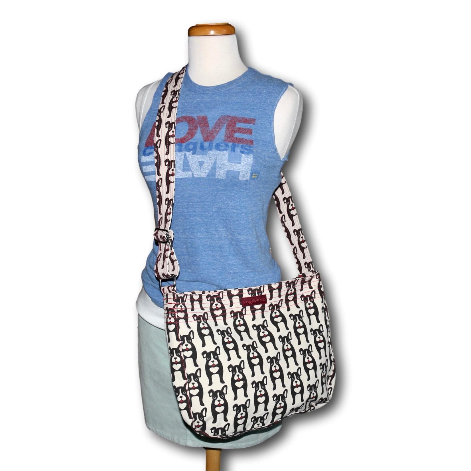 Bungalow 360 Messenger Bag - Black Dog