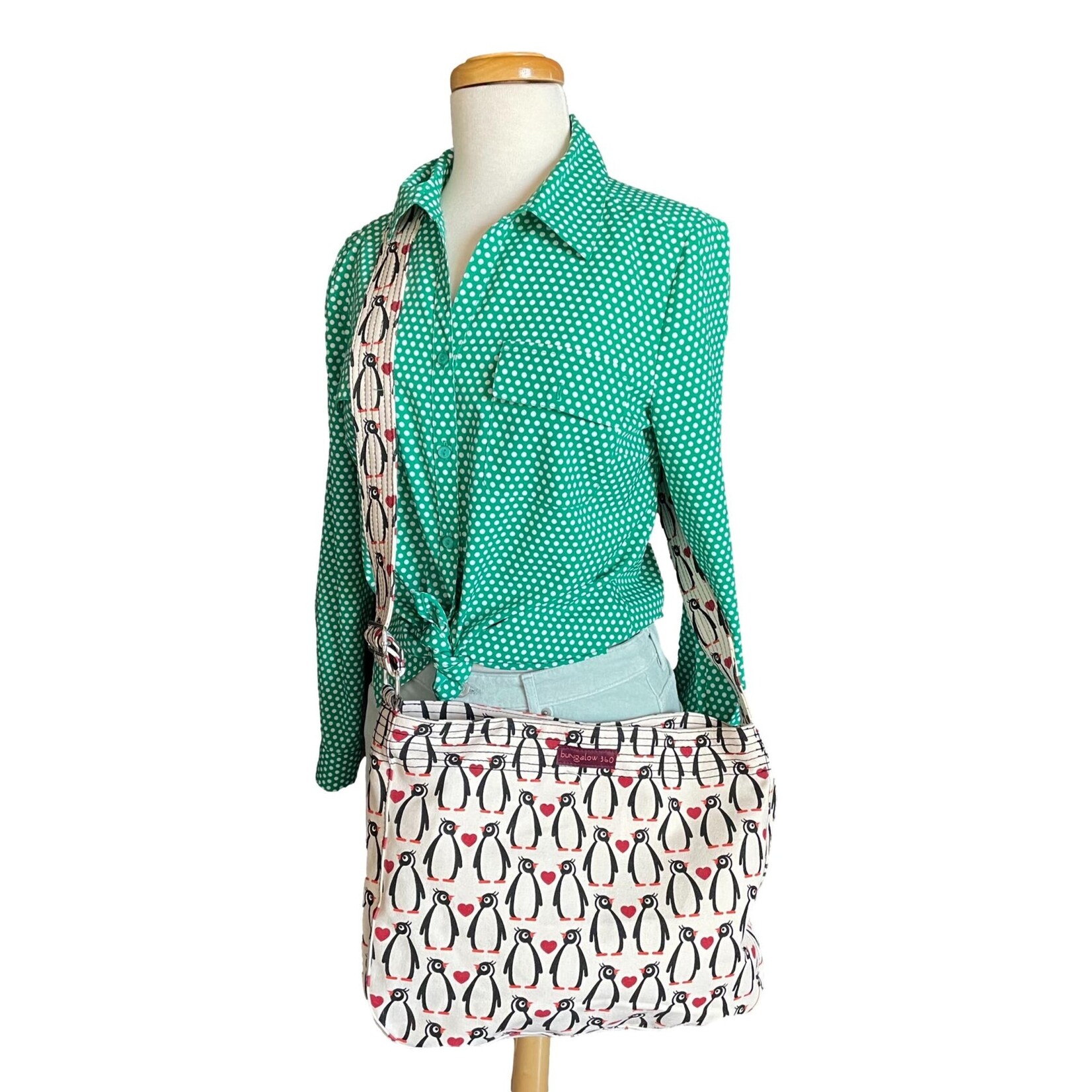 Bungalow 360 Messenger Bag - Penguin