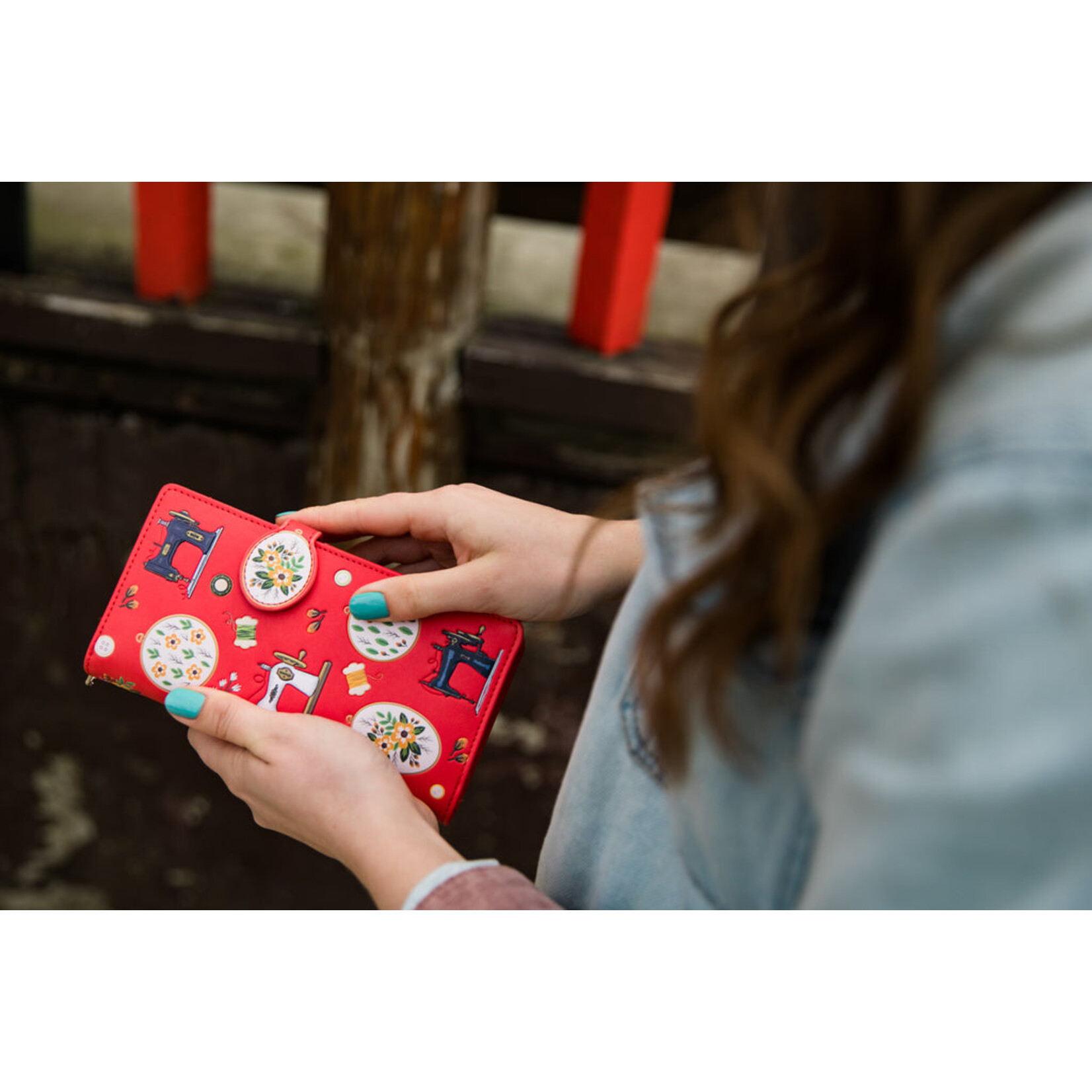 Shagwear W009284 Sky Blue Bumblebee Garden - Large Wallet