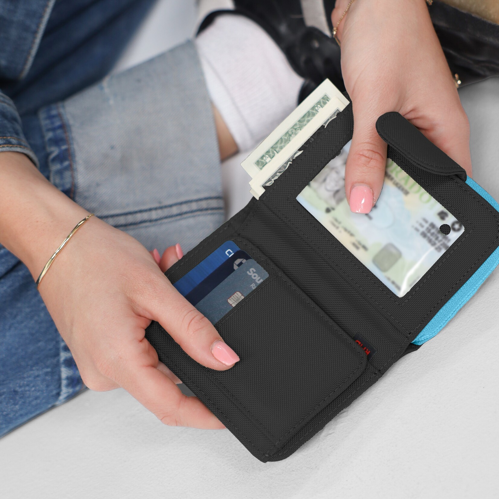 Sherpani Barcelona RFID Wallet - Chromatic 2026