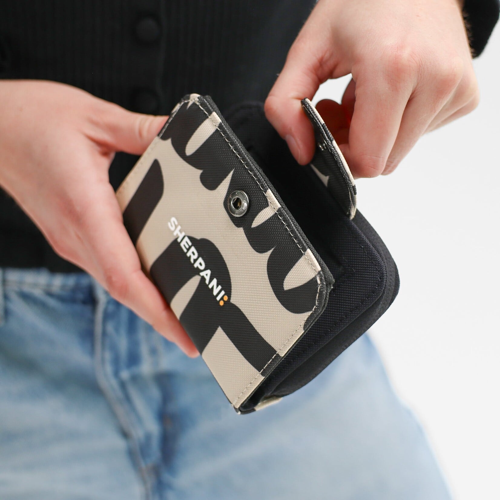 Sherpani Barcelona RFID Wallet - Ciao 2026