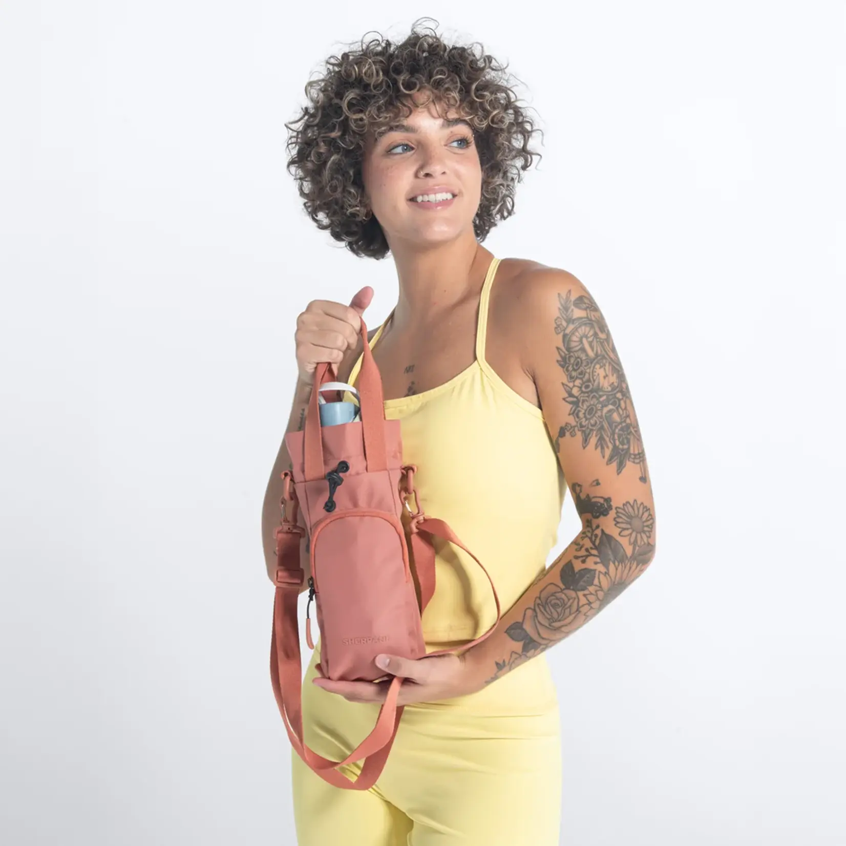 Sherpani Izzie - Desert - Water Bottle Crossbody 2026