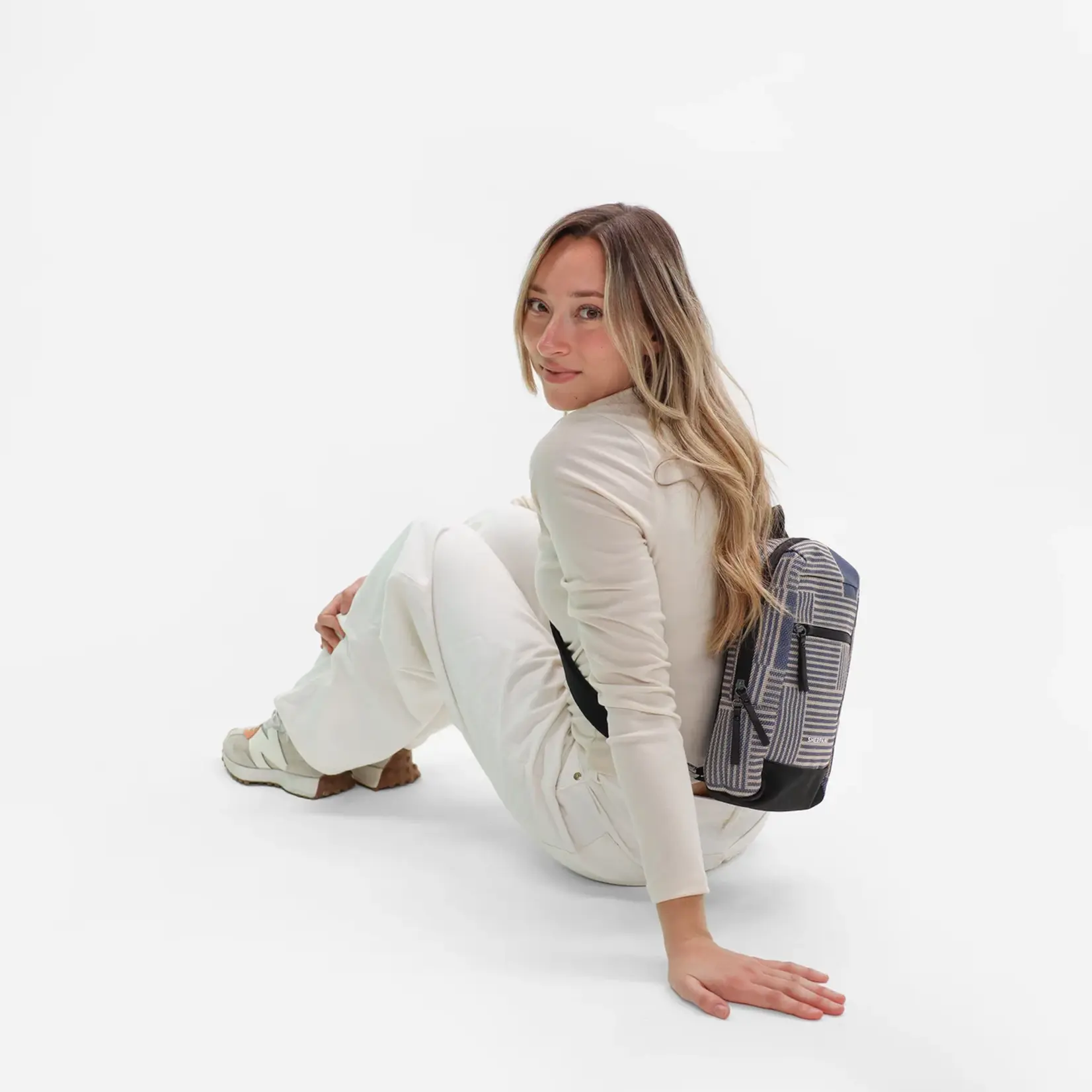 Sherpani Metro ANTI-THEFT Mini Sling - Passport 2026